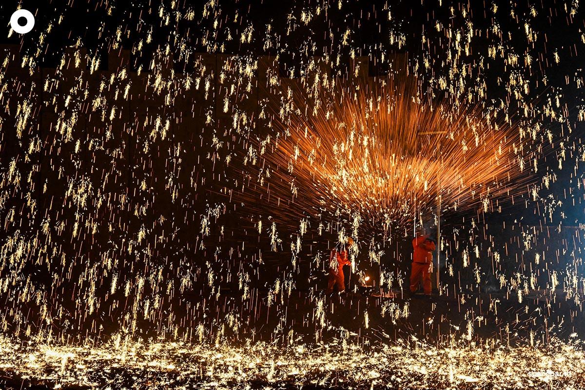 photo-story-fireworks-molten-metal-dashuhua-lunar-new-year-SPACEBAR-Photo02.jpg