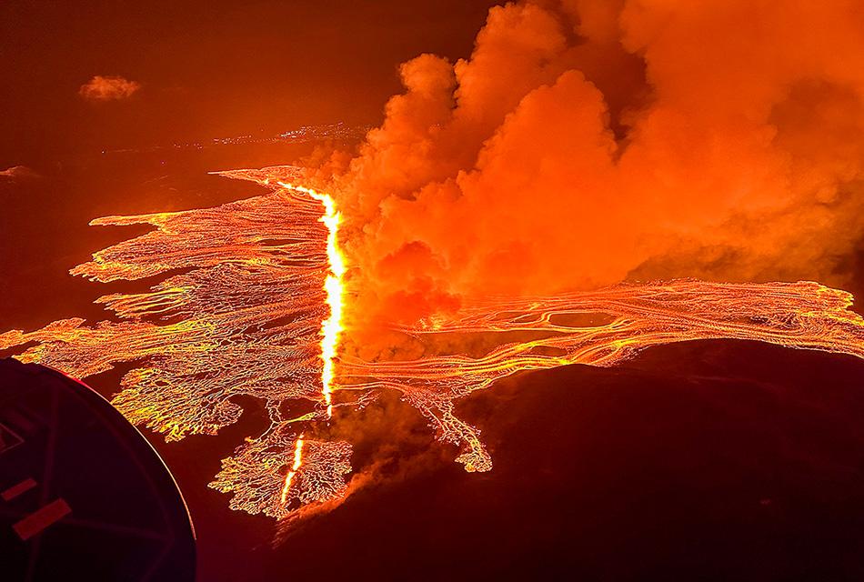 photo-story-volcanic-eruption-iceland-grindavik-reykjanes-peninsula-SPACEBAR-Thumbnail.jpg