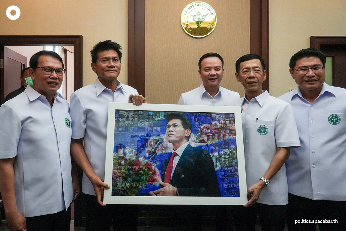 Anutin_Sathit_leaves_the_position_of_Minister_of_Public_Health_SPACEBAR_Photo05_53939656e5.jpeg