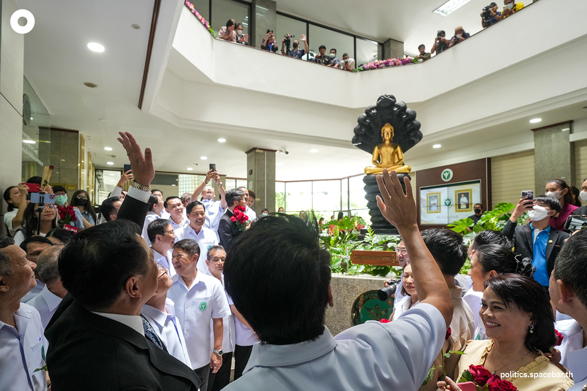 Anutin_Sathit_leaves_the_position_of_Minister_of_Public_Health_SPACEBAR_Photo08_5032e84476.jpeg