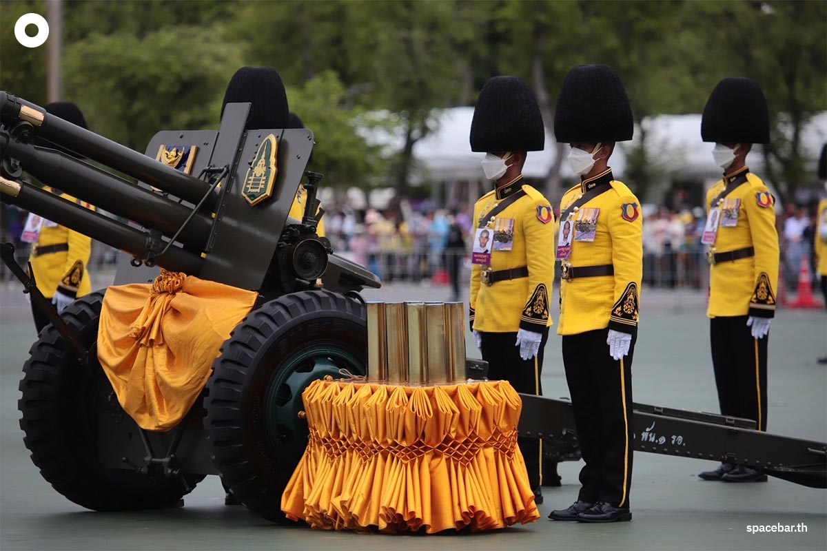Army_fires_21_gun_royal_salute_in_honor_of_His_Majesty_the_King_Birthday_of_the_Queen_SPACEBAR_Photo01_81aa49d88b.jpg