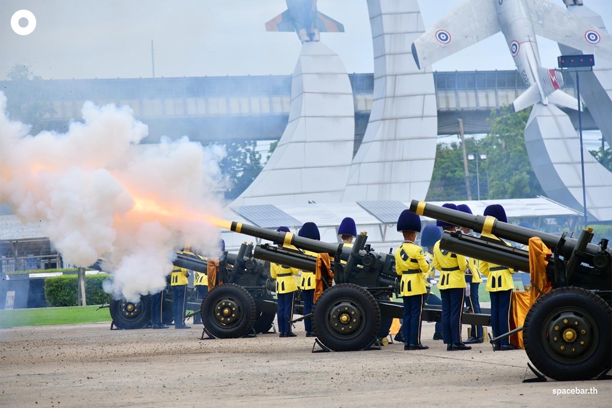 Army_fires_21_gun_royal_salute_in_honor_of_His_Majesty_the_King_Birthday_of_the_Queen_SPACEBAR_Photo03_0464411e8f.jpg