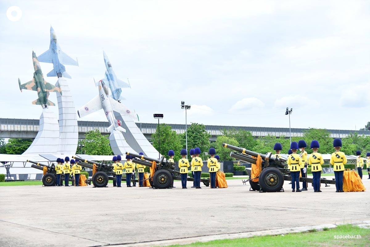 Army_fires_21_gun_royal_salute_in_honor_of_His_Majesty_the_King_Birthday_of_the_Queen_SPACEBAR_Photo04_e4523d33d2.jpg