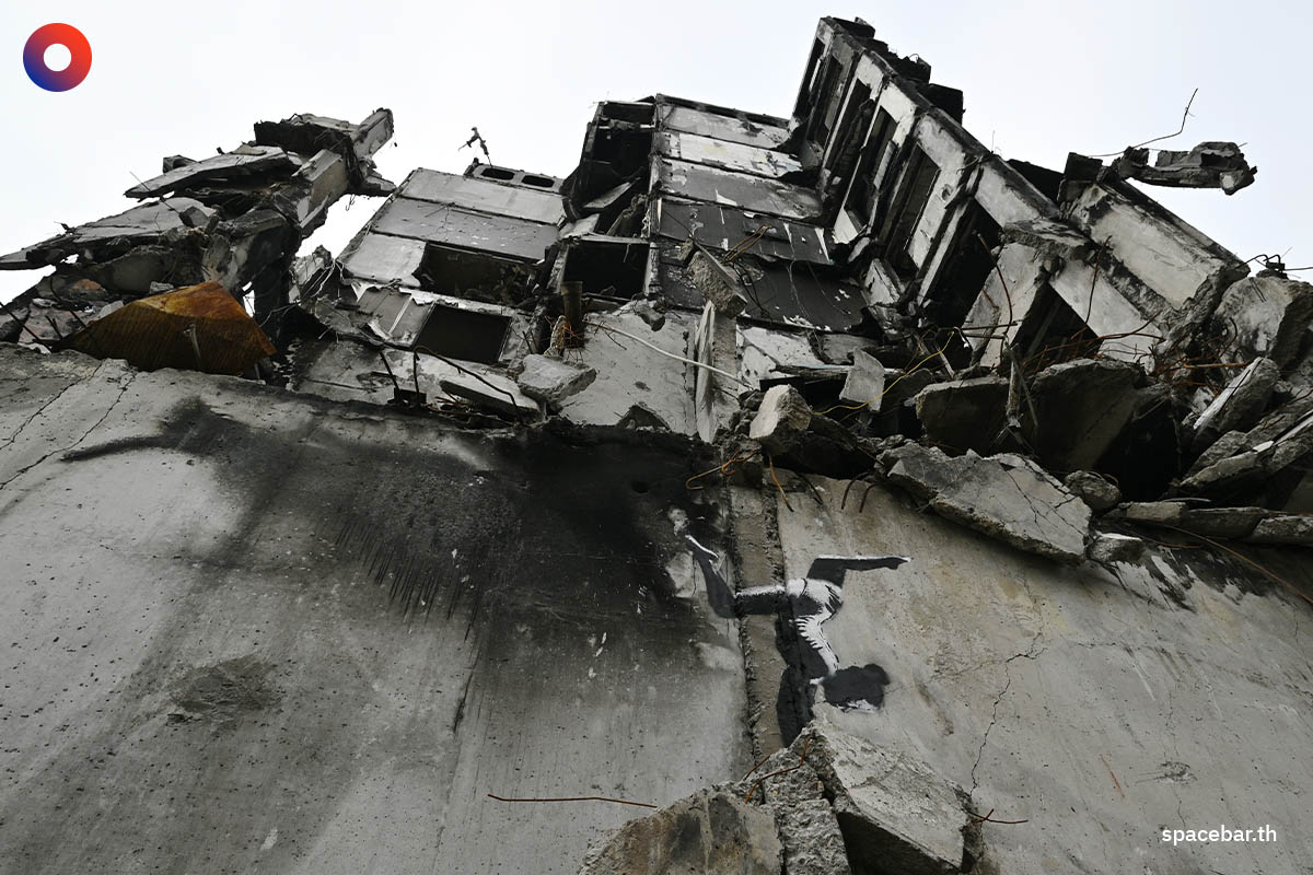 Banksy_unveils_mural_in_Ukrainian_town_liberated_from_Russians_SPACEBAR_Photo05_ed411463e6.jpeg