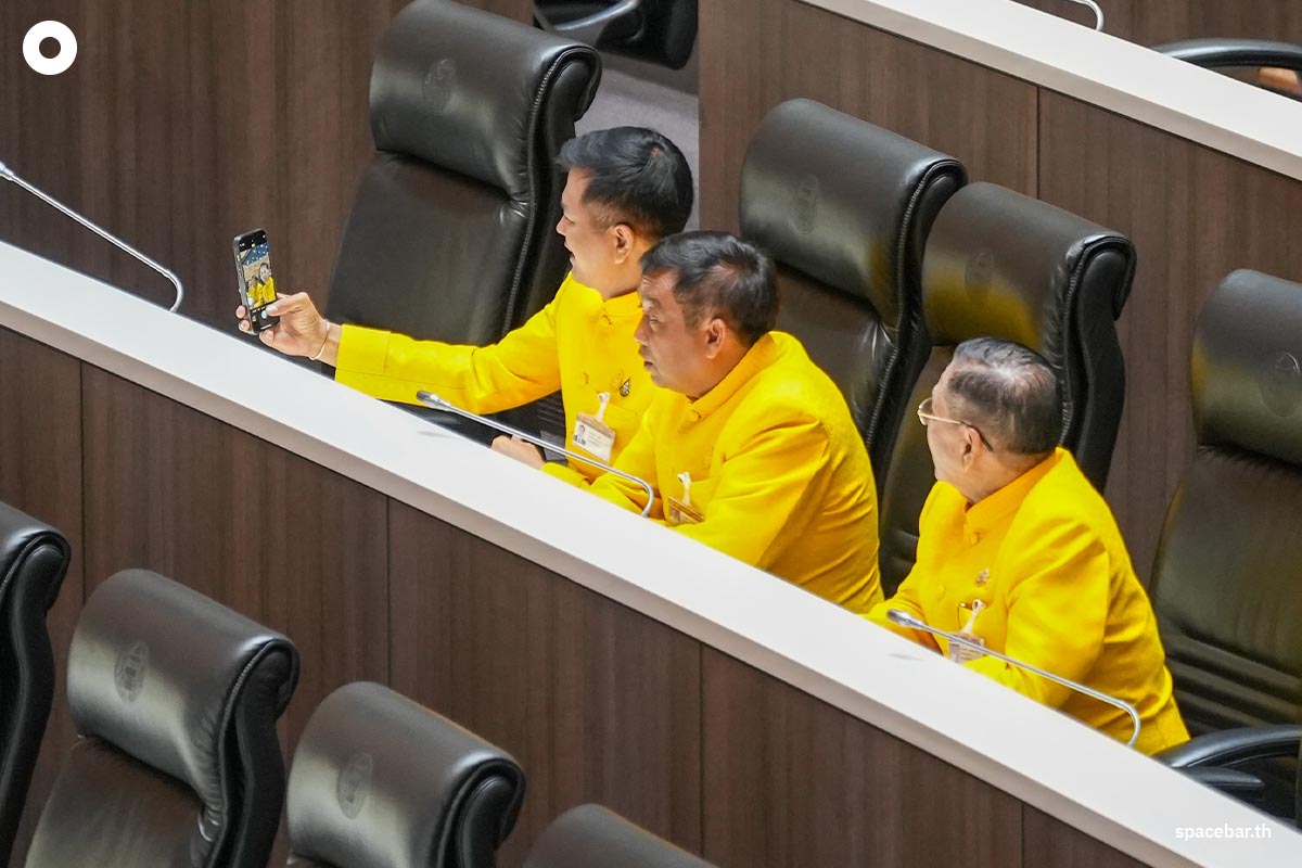 Bhumjaithai_Party_wears_yellow_shirts_to_parliament_meeting_SPACEBAR_Photo01_69a6e50f1c.jpg