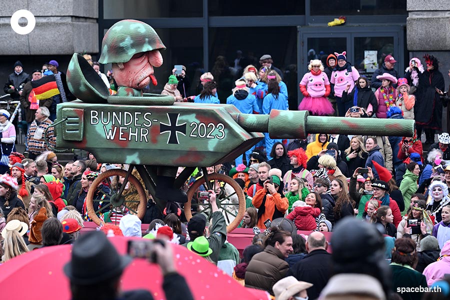 Carnival_float_Du_sseldorf_Germany_2023_SPACEBAR_Photo02_ee06319f9f.jpeg