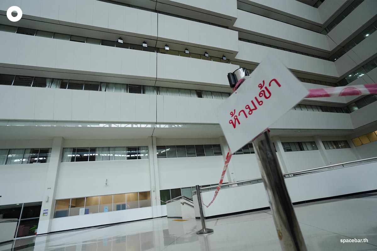 Chaengwattana_Government_Center_People_evacuate_SPACEBAR_Photo03_cca425aba1.jpg