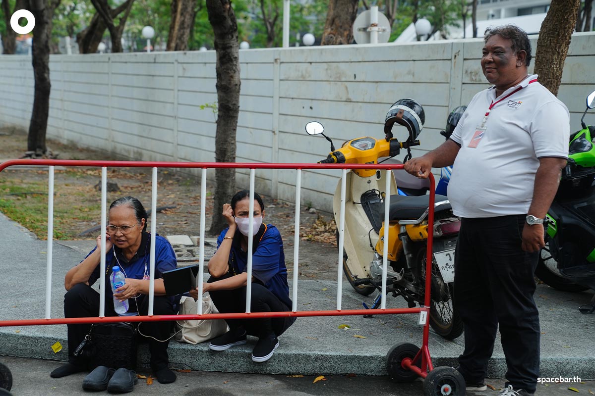 Chaengwattana_Government_Center_People_evacuate_SPACEBAR_Photo07_dd4eed9551.jpg