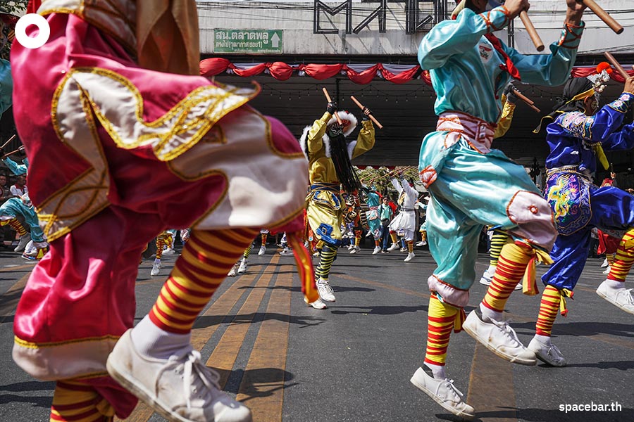 Engkor_Udonthani_perform_at_Talat_Phlu_Market_SPACEBAR_Photo01_327a52235a.jpeg