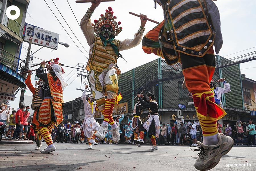Engkor_Udonthani_perform_at_Talat_Phlu_Market_SPACEBAR_Photo03_18aaf3e28a.jpeg