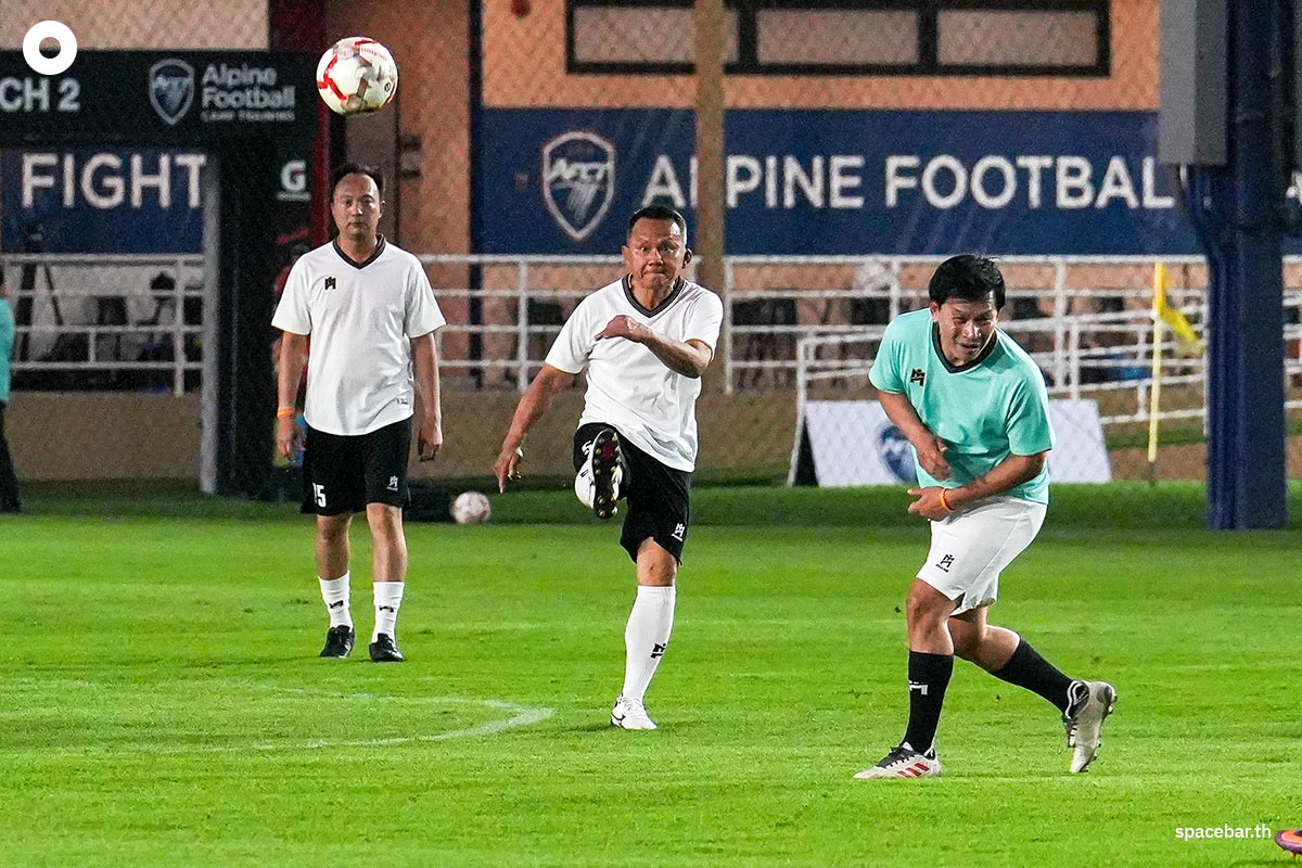 Friendly_Football_Shinawatra_Family_New_House_SPACEBAR_Photo03_8901b1e98d.jpg