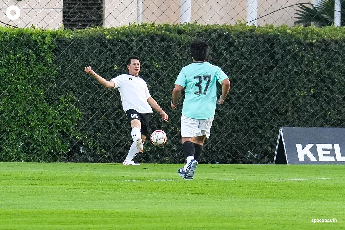 Friendly_Football_Shinawatra_Family_New_House_SPACEBAR_Photo07_12e3baeabd.jpg