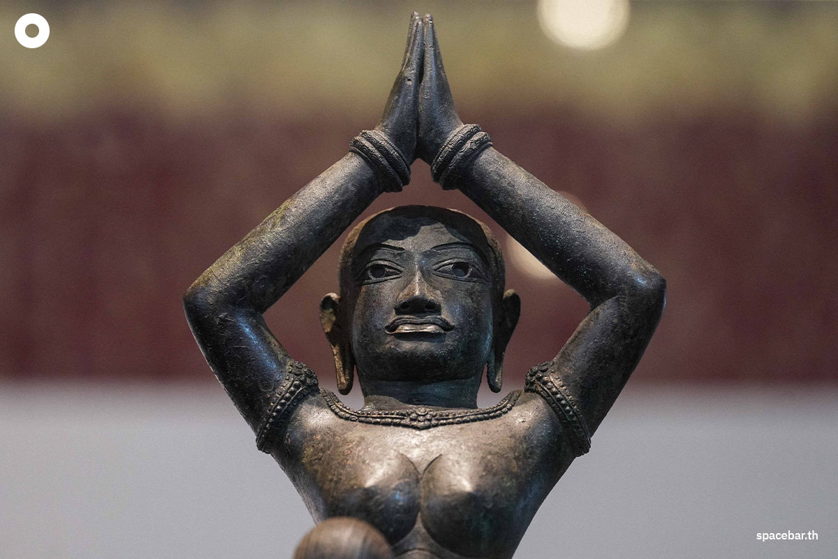 Golden_Boy_and_The_Kneeling_Female_Return_to_Thailand_SPACEBAR_Photo01_64e6cd8582.jpg