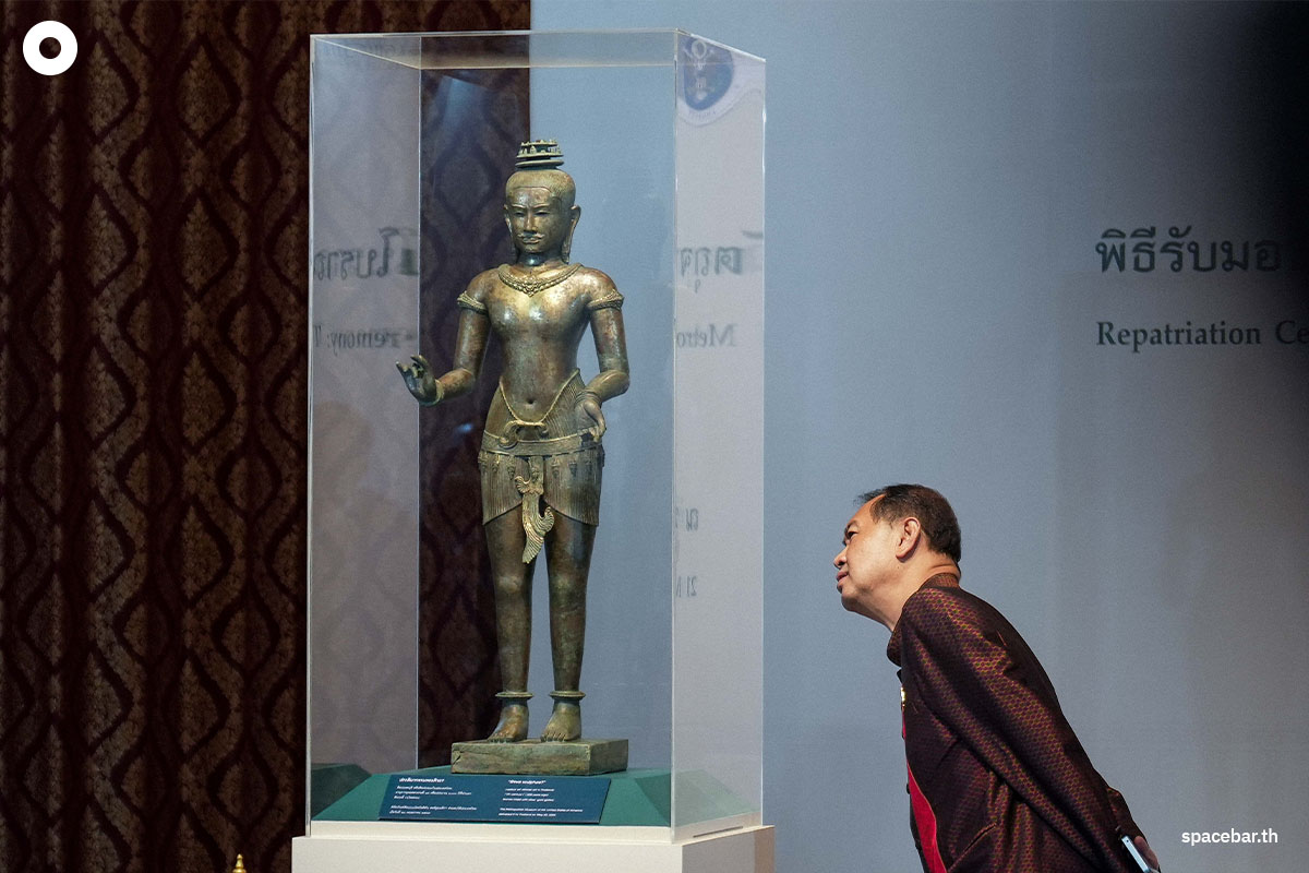 Golden_Boy_and_The_Kneeling_Female_Return_to_Thailand_SPACEBAR_Photo02_7d26df61f4.jpg
