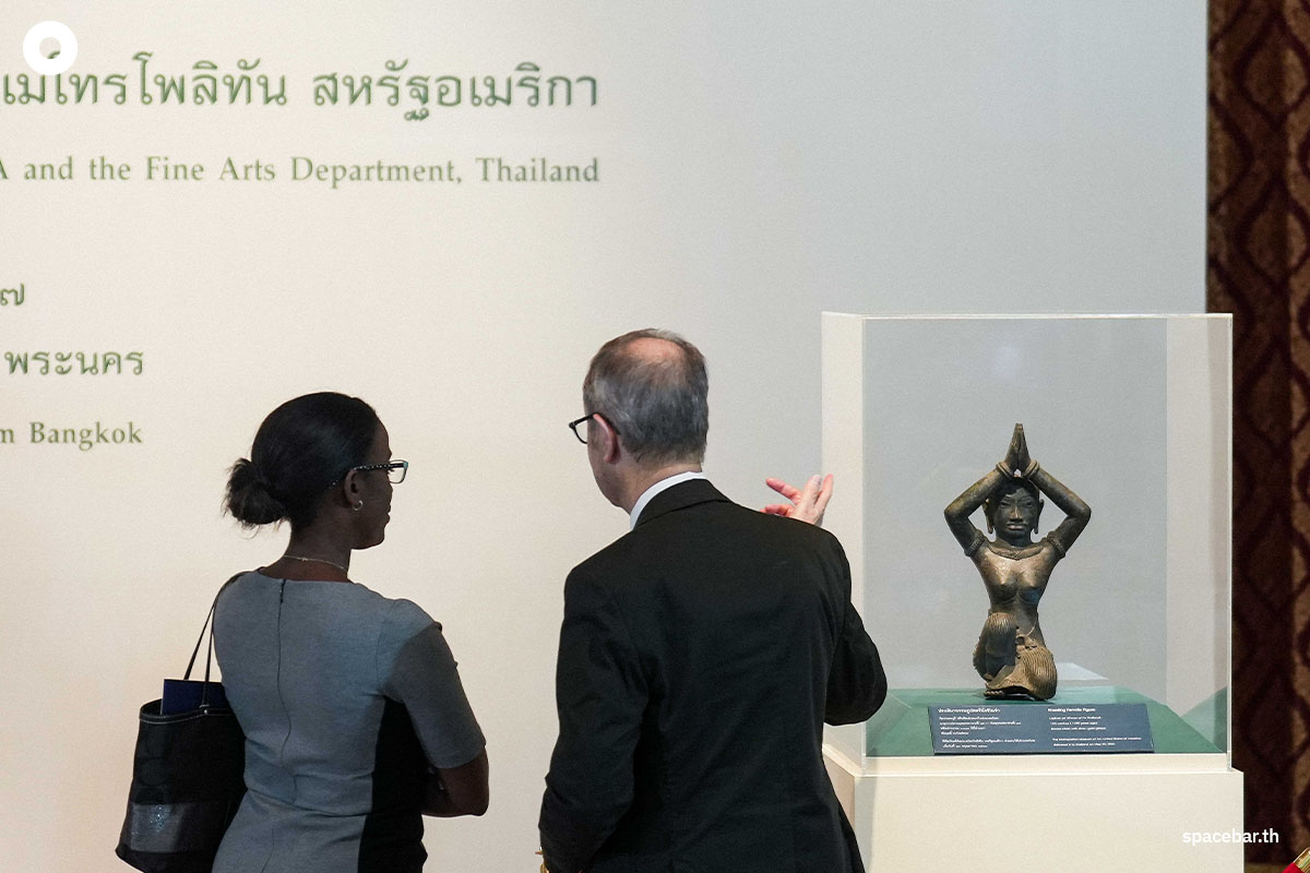 Golden_Boy_and_The_Kneeling_Female_Return_to_Thailand_SPACEBAR_Photo04_6d947652ba.jpg