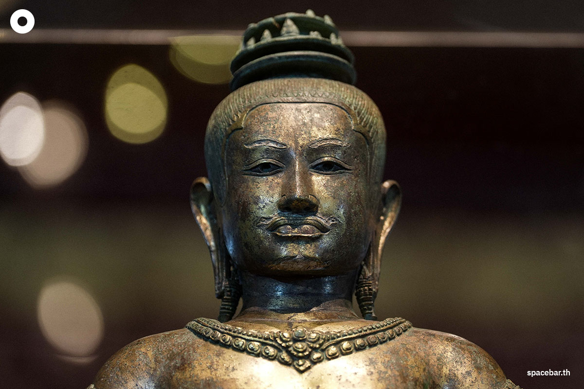 Golden_Boy_and_The_Kneeling_Female_Return_to_Thailand_SPACEBAR_Photo05_3a4555dd7f.jpg