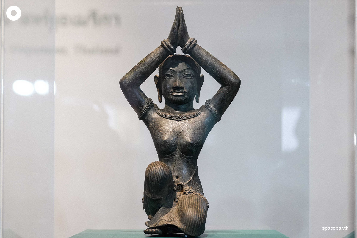 Golden_Boy_and_The_Kneeling_Female_Return_to_Thailand_SPACEBAR_Photo09_916878bf23.jpg