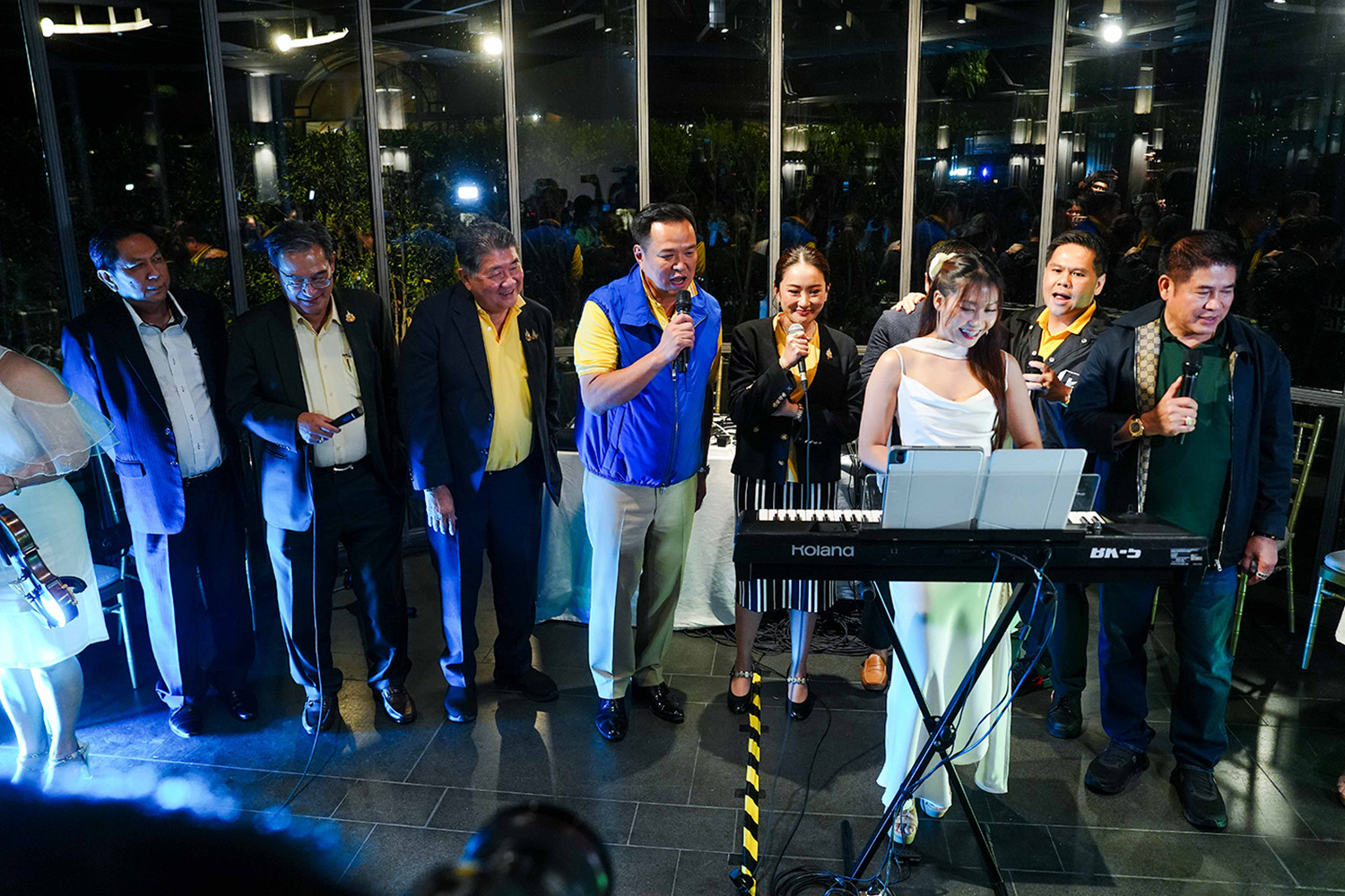 Government_Dinner_PPRP_Thaksin_SPACEBAR_Hero_6b3f726498.jpg