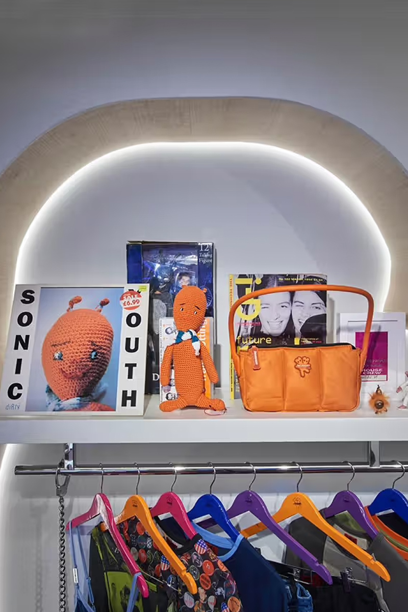 Heaven_by_Marc_Jacobs_first_store_in_london_SPACEBAR_Photo05_1e63a4200b.jpeg