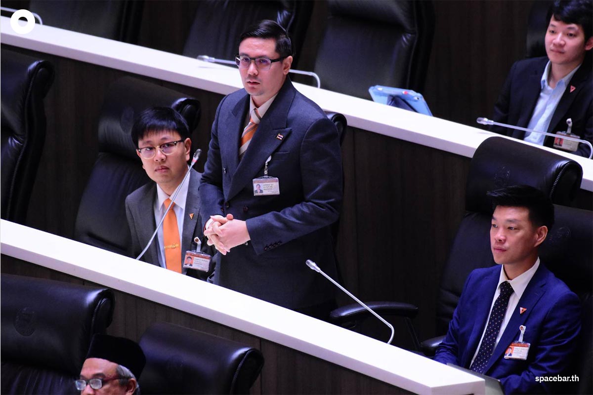 House_of_Representatives_meeting_on_motion_of_censure_and_Thaksin_name_SPACEBAR_Photo02_3418d17ed3.jpg