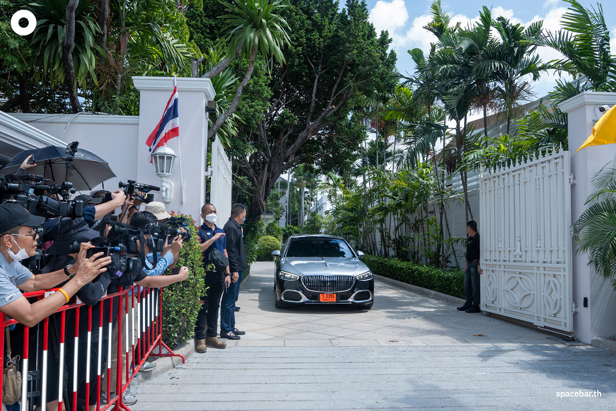 Hun_Sen_left_the_house_of_Jan_Shin_La_SPACEBAR_Photo01_88a598bf21.jpg