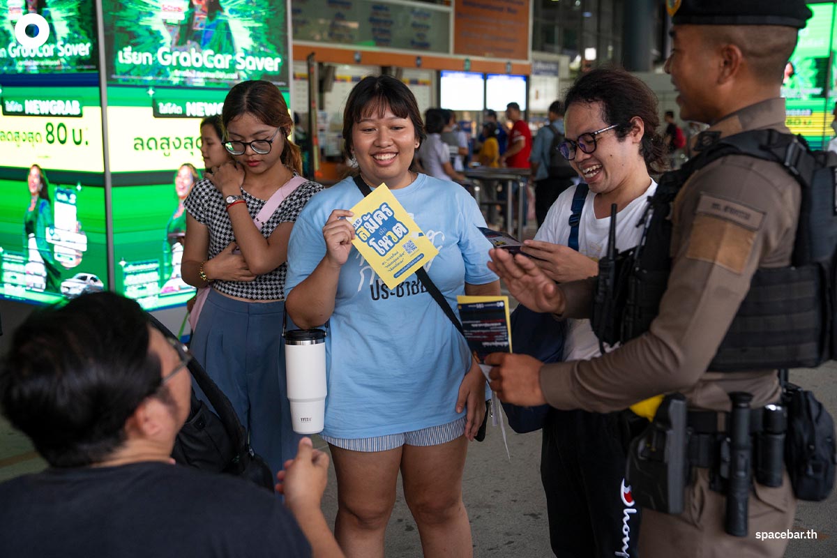 I_Law_distributes_information_documents_Apply_for_election_senator_SPACEBAR_Photo03_130fdef7a8.jpg