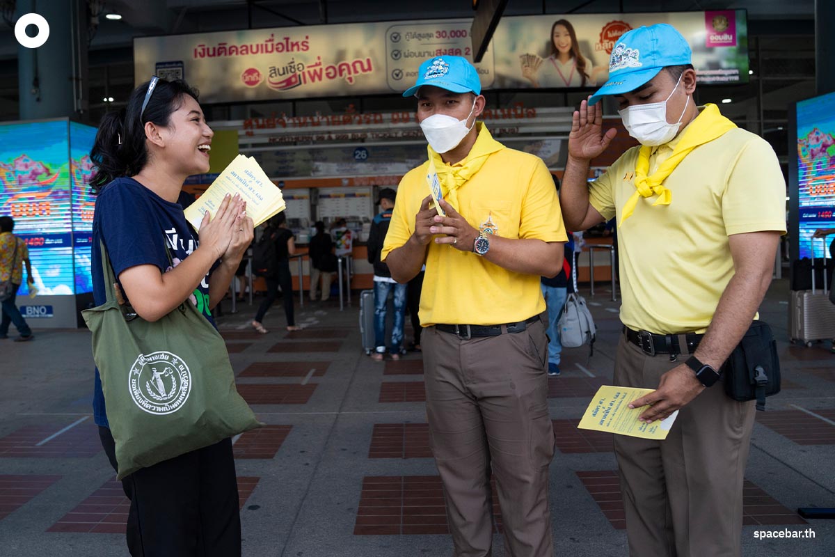 I_Law_distributes_information_documents_Apply_for_election_senator_SPACEBAR_Photo04_228aa24b04.jpg