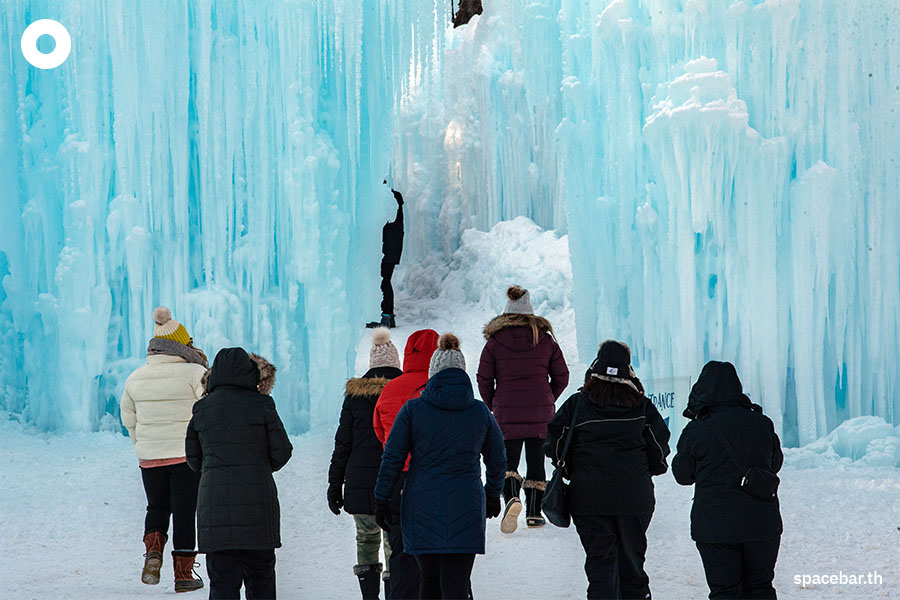 Ice_Castles_North_Woodstock_New_Hampshire_us_minus_17_celsius_SPACEBAR_Photo06_7c91ae1864.jpeg