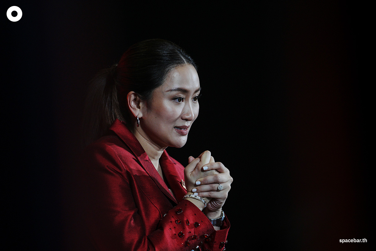 Ink_Big_Thanks_Dad_Thaksin_after_lead_of_Pheuthai_Party_SPACEBAR_Photo03_2aad4e0ae3.jpg