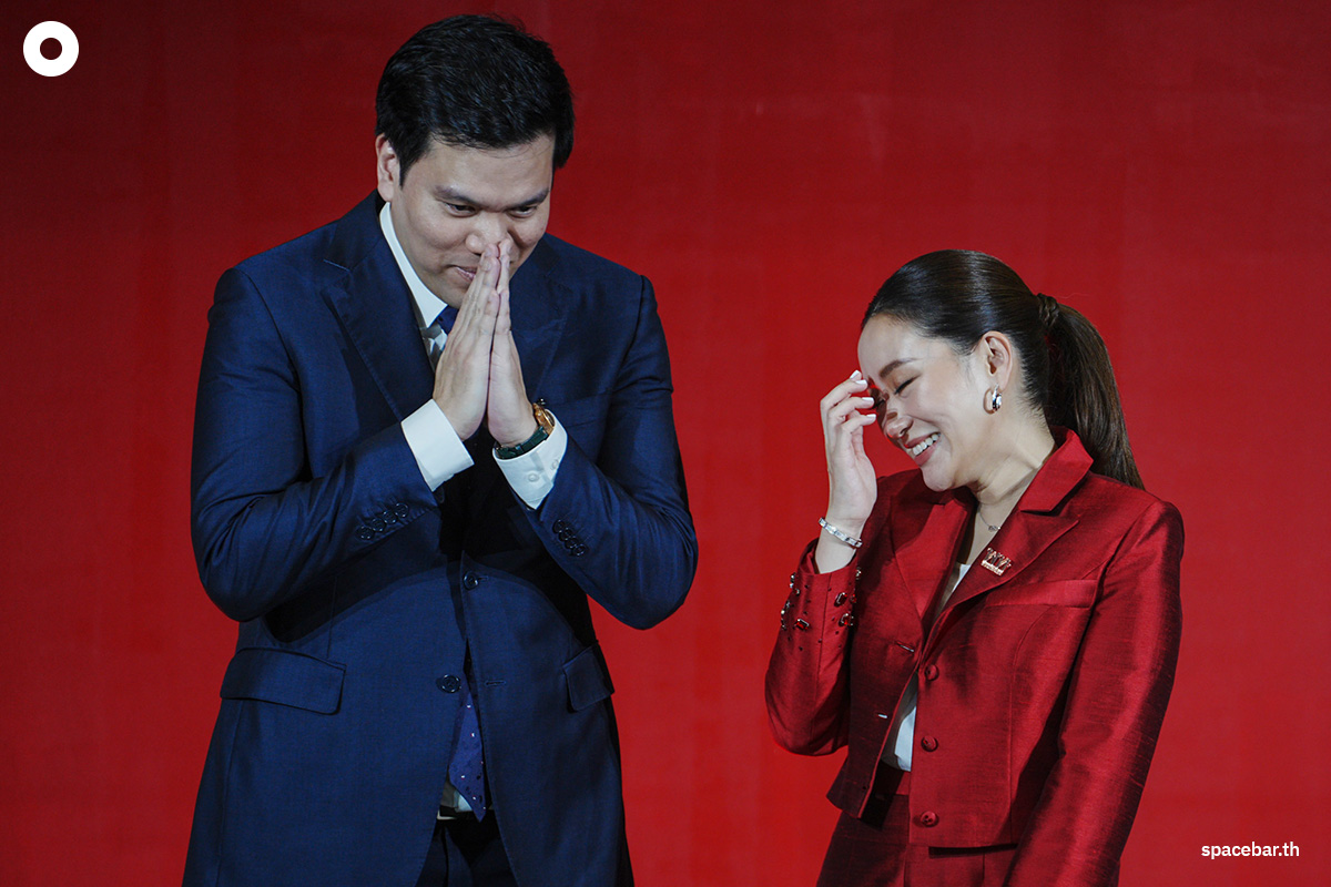 Ink_Big_Thanks_Dad_Thaksin_after_lead_of_Pheuthai_Party_SPACEBAR_Photo06_c6741ede98.jpg