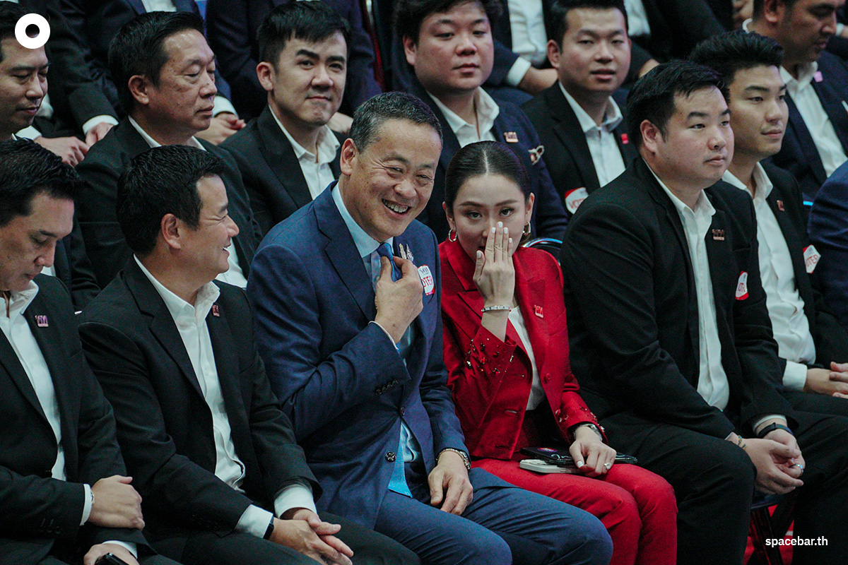 Ink_Big_Thanks_Dad_Thaksin_after_lead_of_Pheuthai_Party_SPACEBAR_Photo08_b95efd471c.jpg
