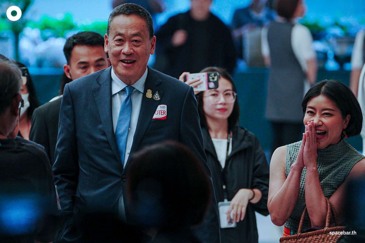 Ink_Big_Thanks_Dad_Thaksin_after_lead_of_Pheuthai_Party_SPACEBAR_Photo09_9485f7ad58.jpg