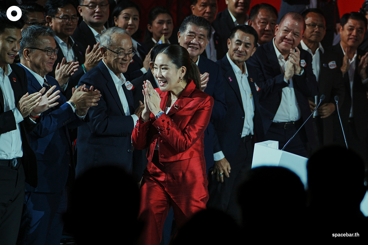 Ink_Big_Thanks_Dad_Thaksin_after_lead_of_Pheuthai_Party_SPACEBAR_Photo10_b49da33262.jpg
