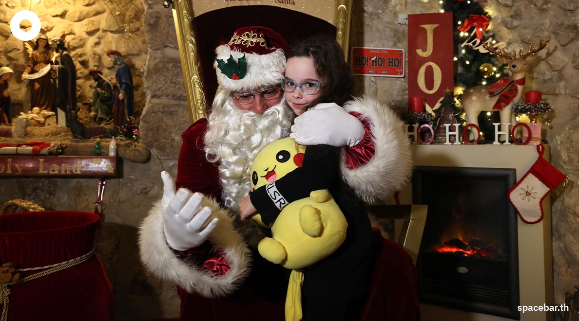 Issa_Kassissieh_former_basketball_captain_christmas_Santa_Claus_Jerusalem_SPACEBAR_Photo06_7bf812148e.jpeg