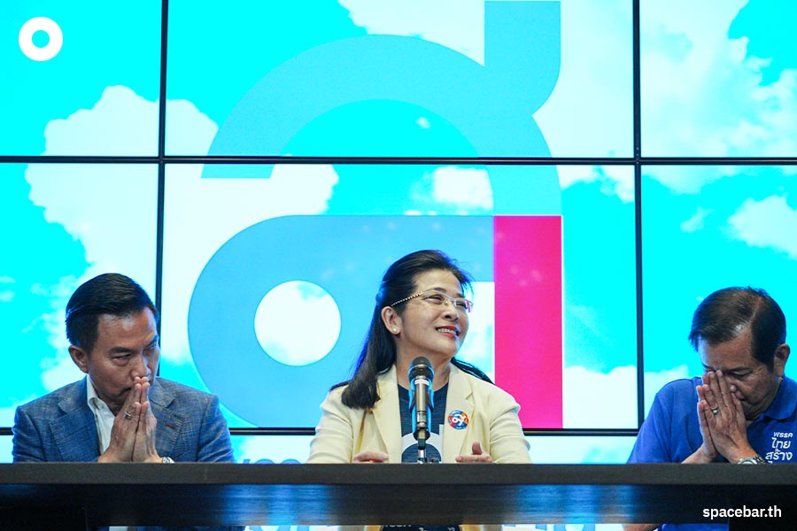 Karun_Chavalit_Thai_Sang_Thai_Party_Gratitude_SPACEBAR_Photo03_f4bf64fb17.jpeg
