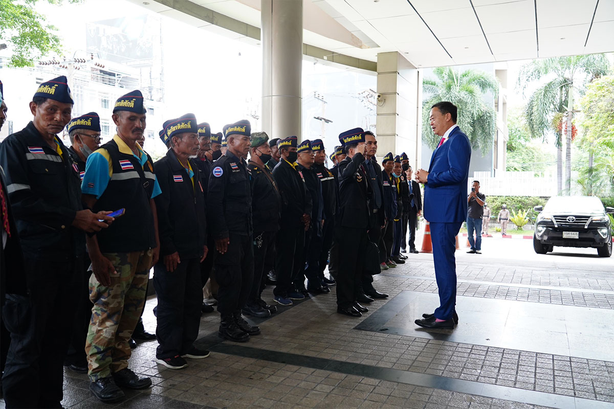 Many_agencies_came_to_give_blessings_and_discuss_with_Srettha_SPACEBAR_Photo02_20ab7df414.jpeg