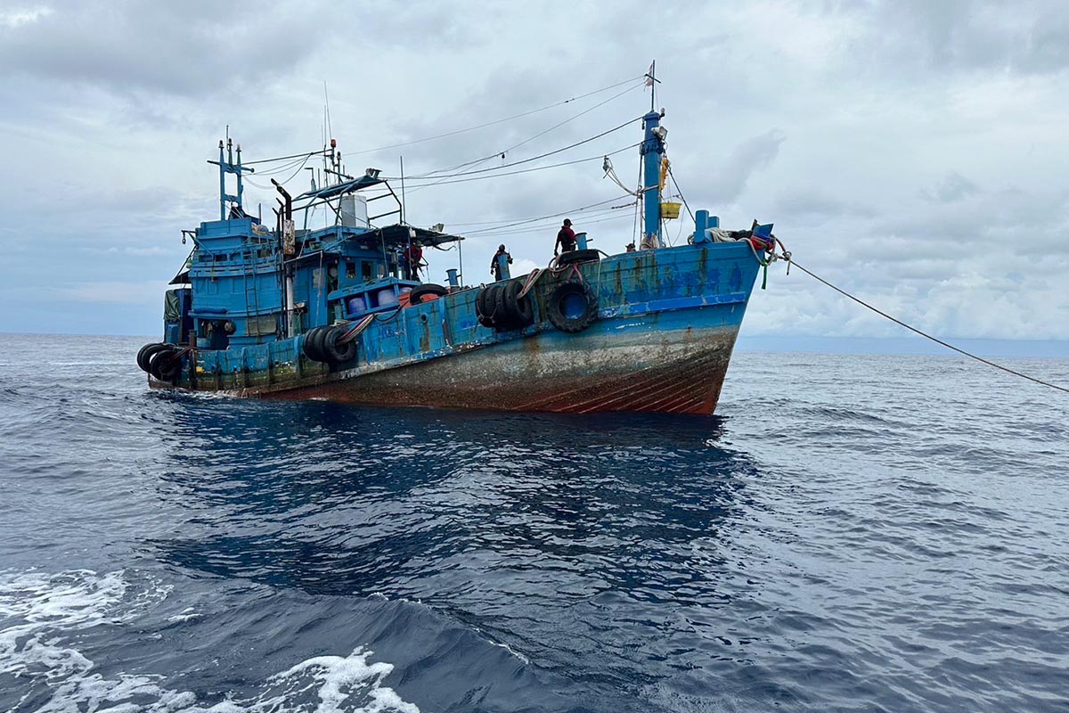 Maritime_police_control_illegal_oil_boats_SPACEBAR_Photo02_890e75f5b0.jpg