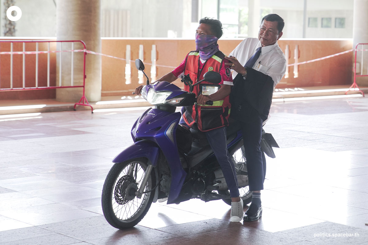 Member_of_Parliament_sit_behind_the_bicycle_rider_go_to_Parliament_SPACEBAR_Photo01_89f0d10342.jpeg