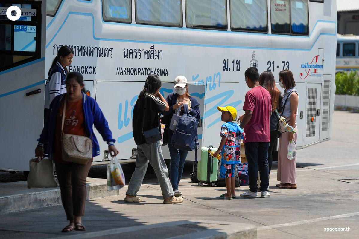 Mo_Chit_and_People_return_to_Bangkok_SPACEBAR_Photo03_c8086590d5.jpg