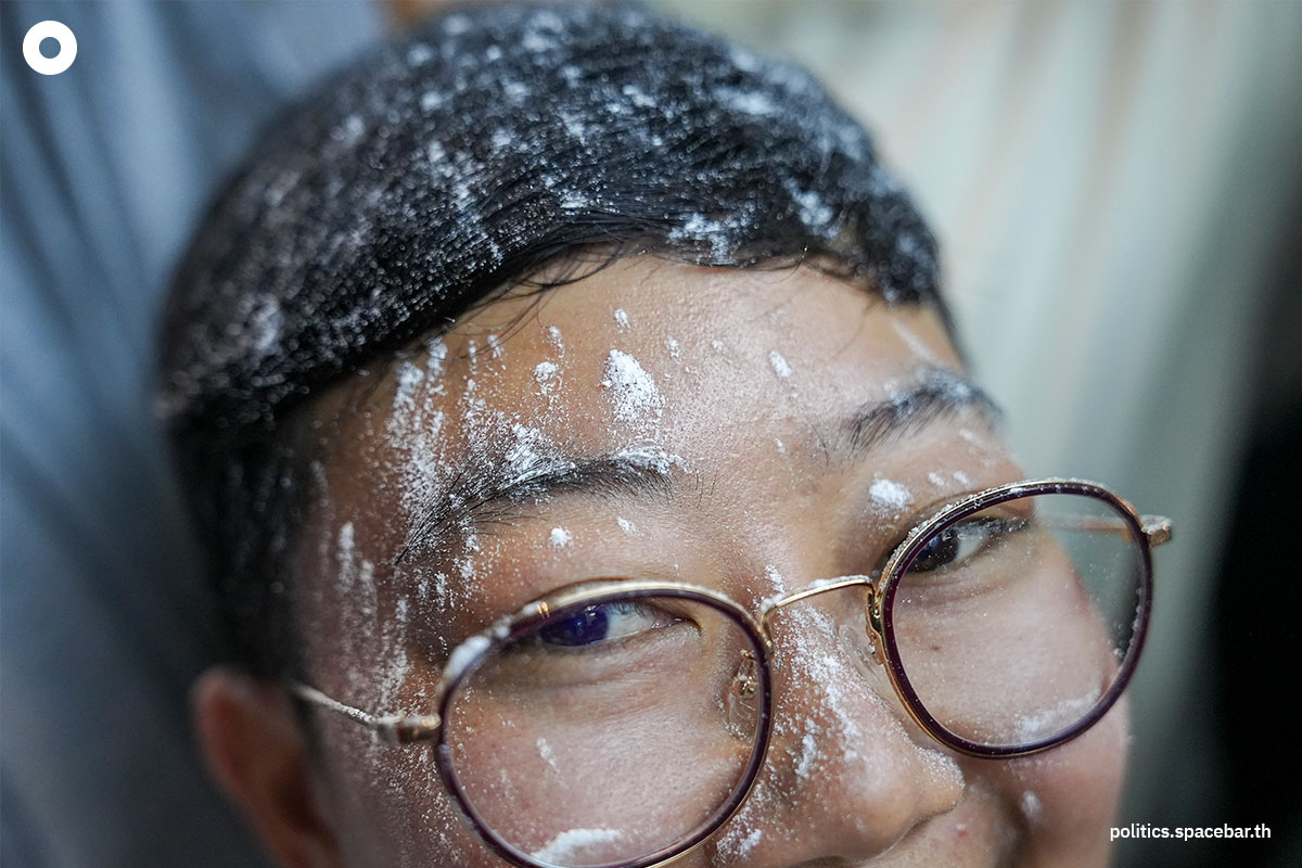 Mob_invades_the_powder_Pheu_Thai_Opposition_to_join_hands_with_the_dictatorial_party_SPACEBAR_Photo02_39ff0abab0.jpeg