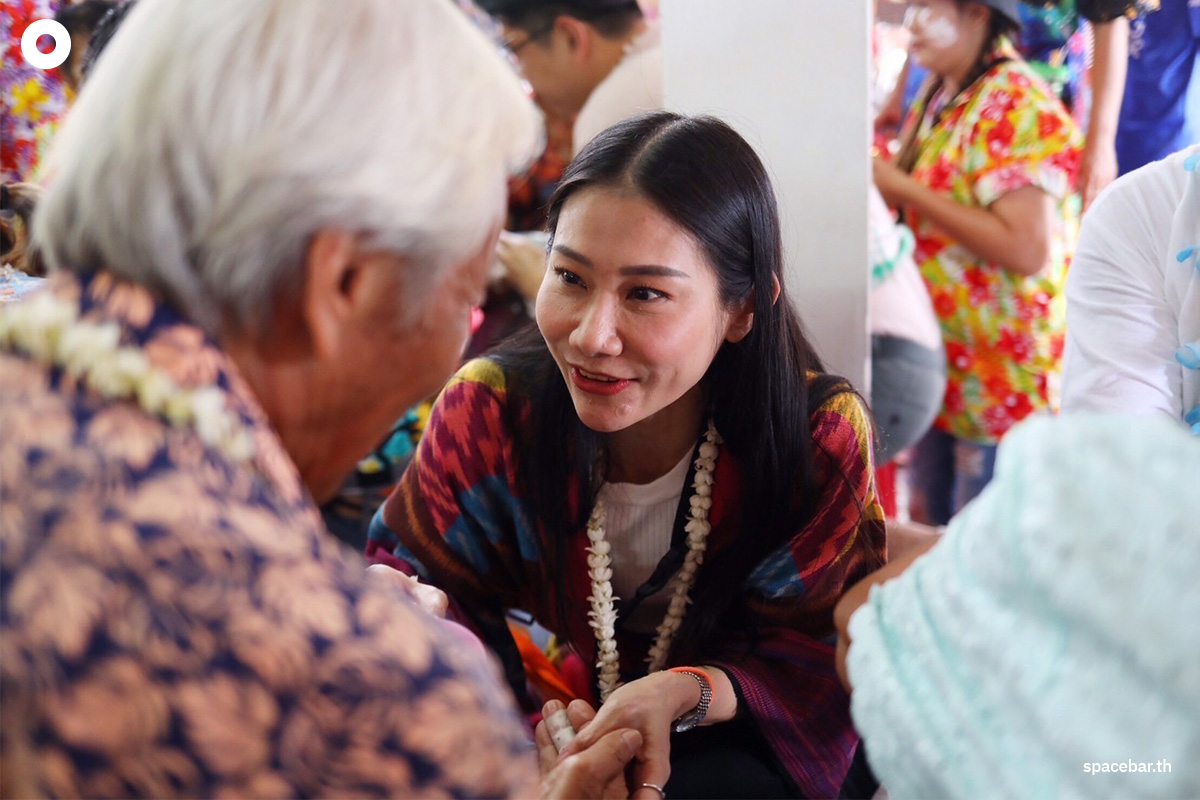 Move_forward_party_in_the_Songkran_festival_Udonthani_SPACEBAR_Photo01_1a451e78d7.jpg