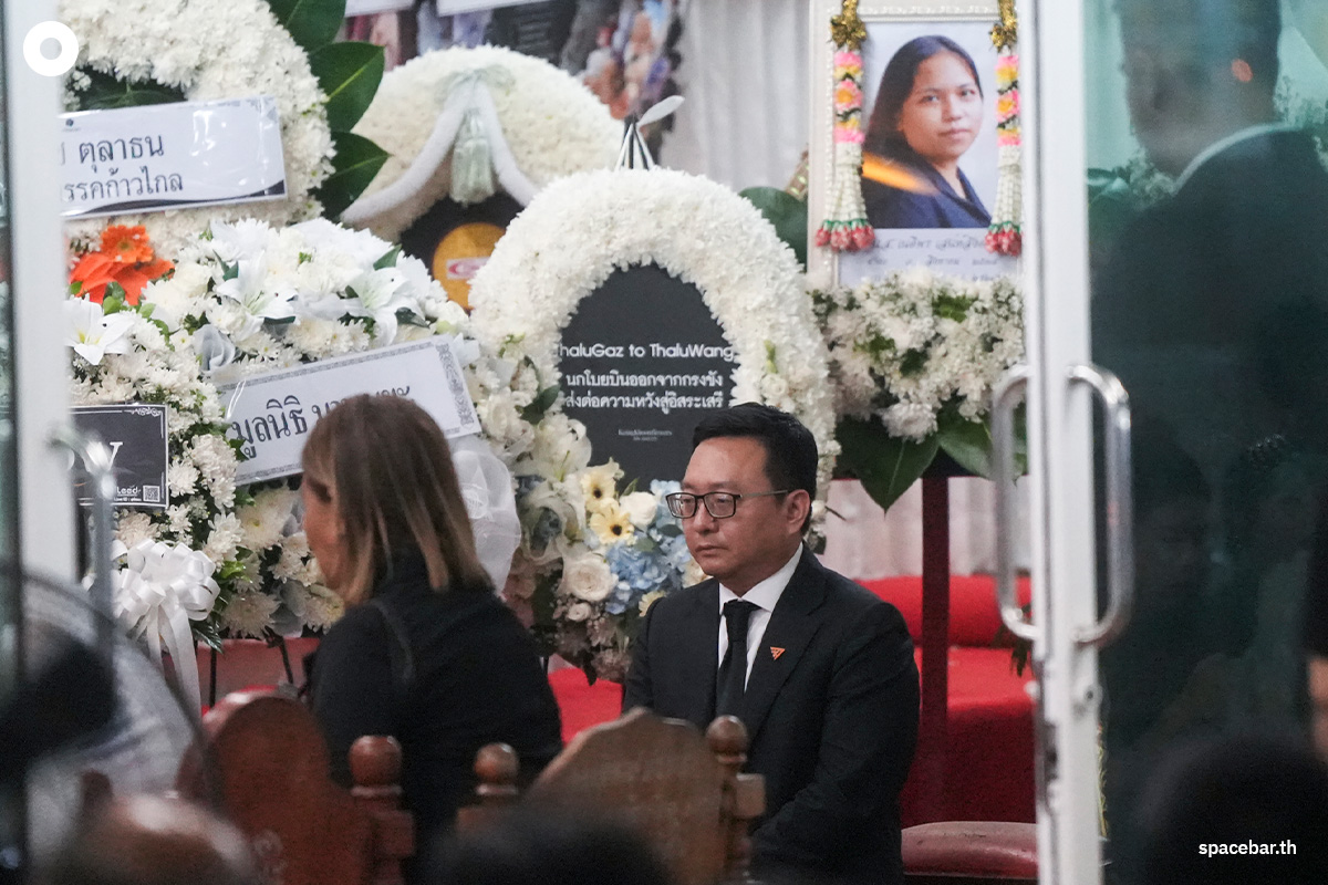 Netiphon_pray_for_funeral_one_day_SPACEBAR_Photo02_c2331bdbf6.jpg
