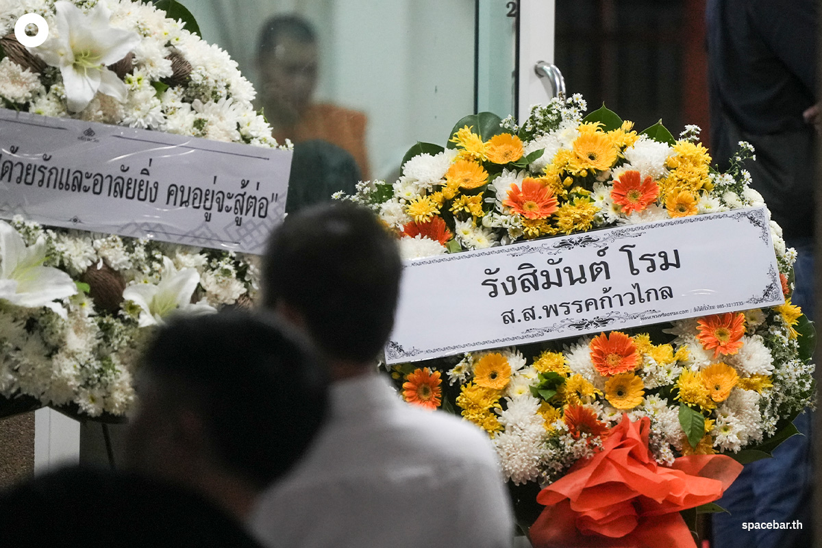 Netiphon_pray_for_funeral_one_day_SPACEBAR_Photo06_7fd292e17e.jpg