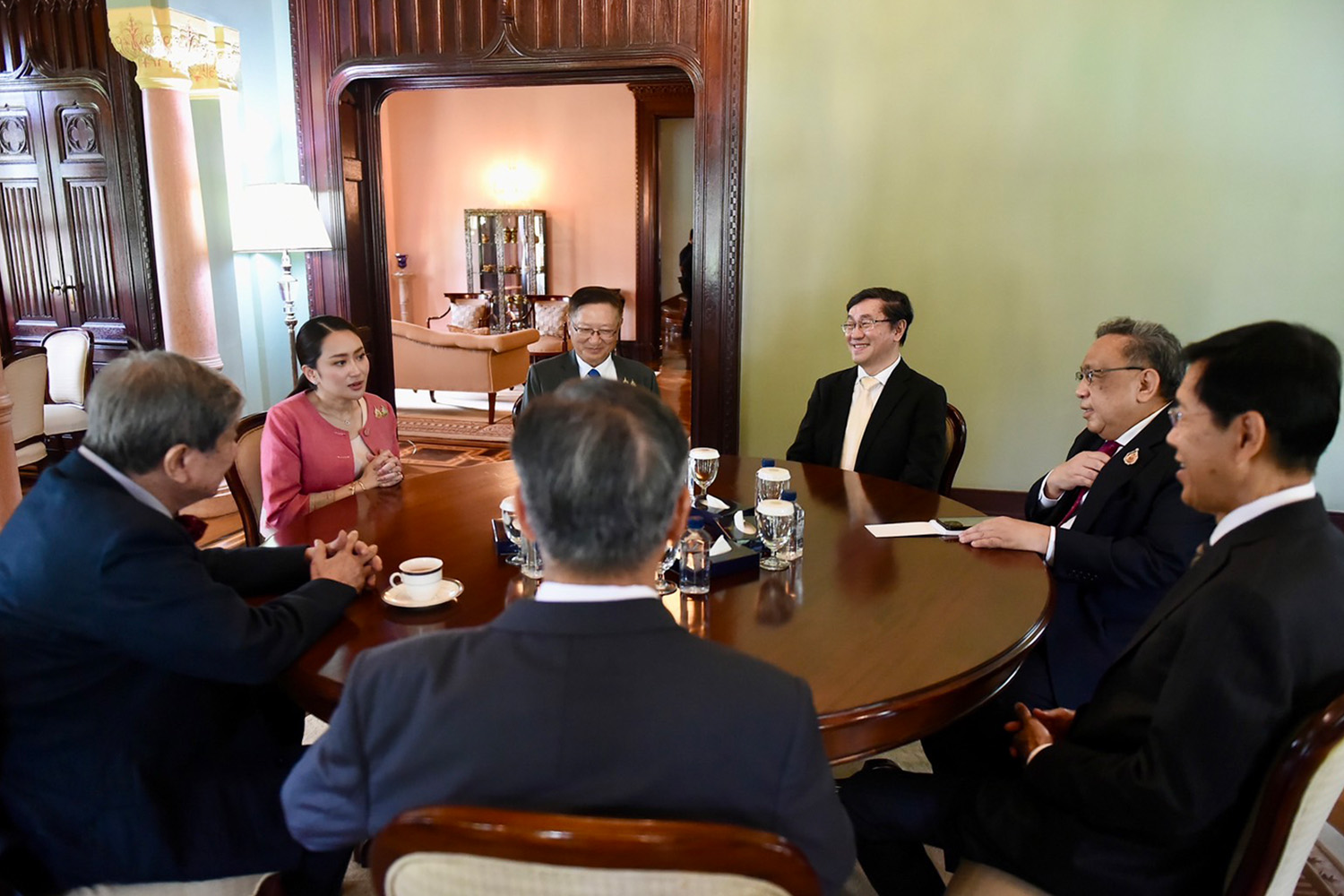 Open_house_Phitsanulok_First_meeting_of_the_advisory_team_of_Prime_Minister_Pae_Thongthan_SPACEBAR_Hero_37d2249347.jpg