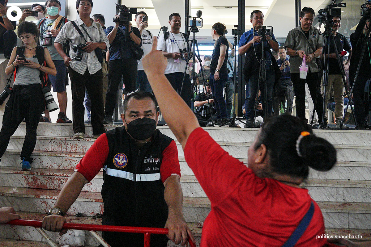 Orange_Shirt_Mob_Warning_Pheu_Thai_Party_SPACEBAR_Photo06_a26d61fc15.jpeg
