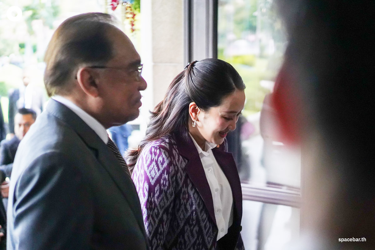 Paetongtarn_Shinawatra_discusses_with_Anwar_Ibrahim_SPACEBAR_Photo02_05d00515b9.jpg
