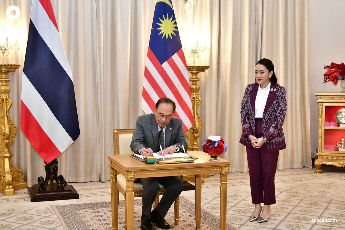 Paetongtarn_Shinawatra_discusses_with_Anwar_Ibrahim_SPACEBAR_Photo04_4be7bb2a36.jpg