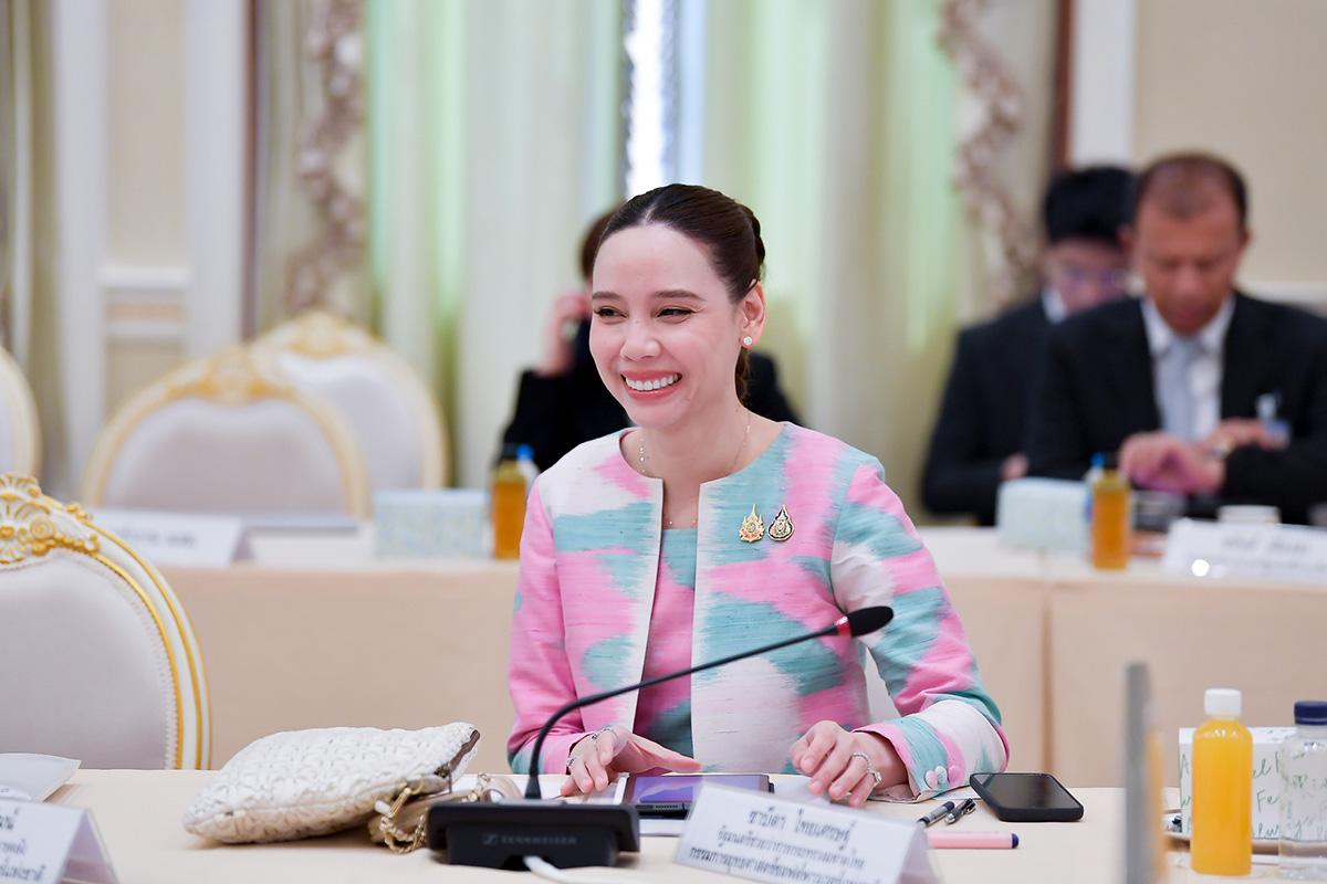 Paetongtarn_Soft_Power_Strategy_Committee_Pants_with_provincial_identity_patterns_SPACEBAR_Photo04_01c7afdafe.jpg