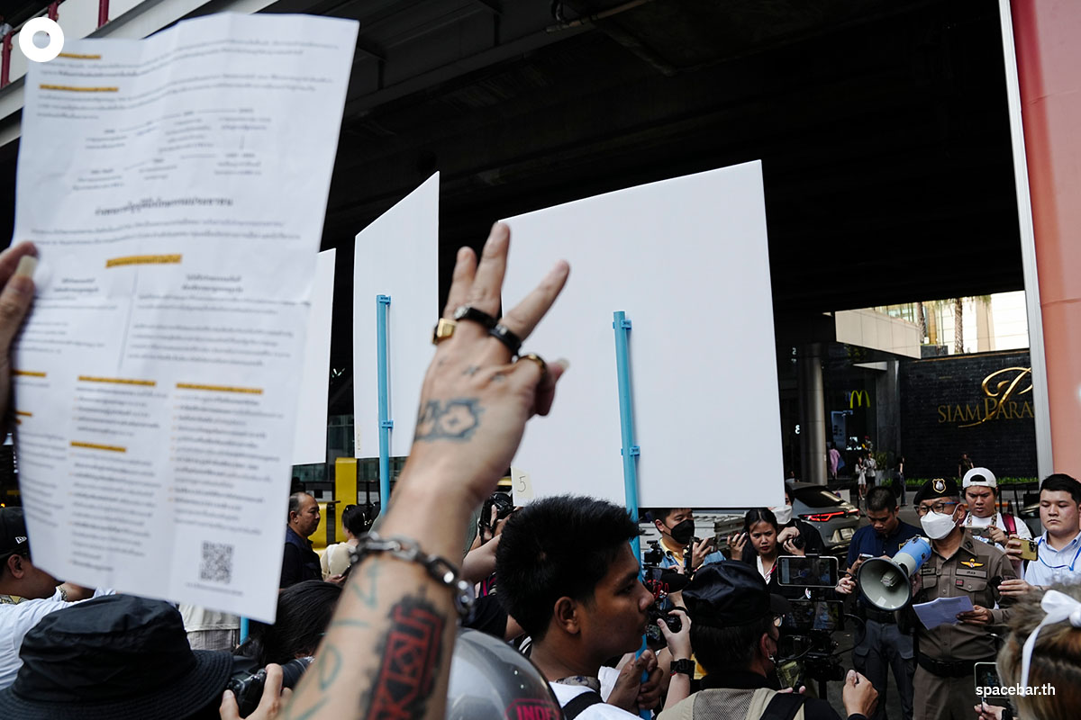 People_mob_marches_demanding_political_amnesty_SPACEBAR_Photo01_3cfb6c681e.jpg