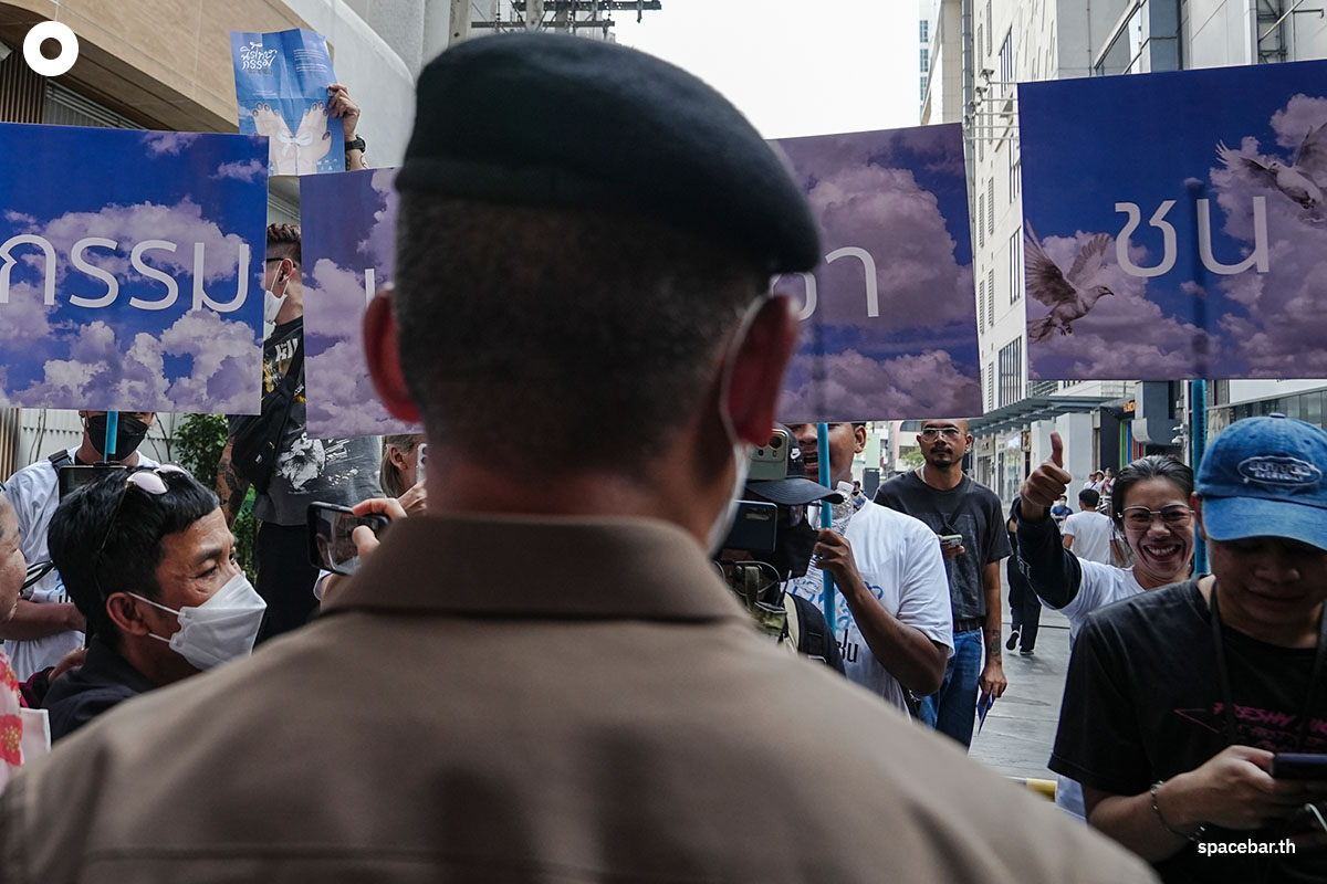 People_mob_marches_demanding_political_amnesty_SPACEBAR_Photo02_abd93a4c08.jpg